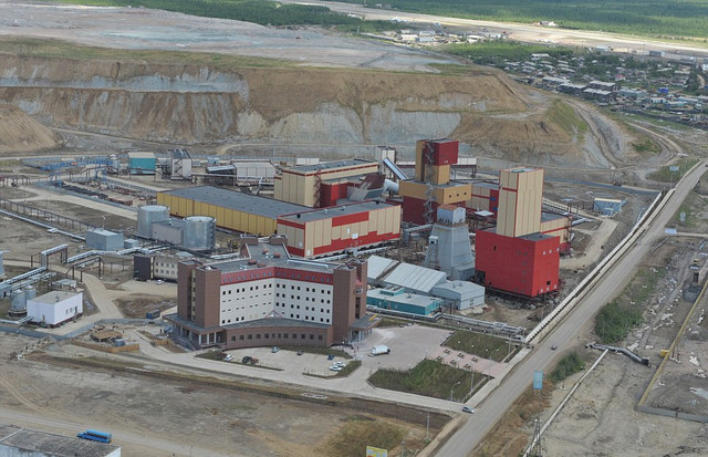 实拍俄远东庞大钻石矿坑 可产生涡旋吸入飞机(组图)