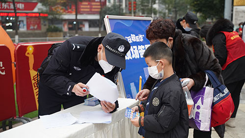 遂寧：河東公安舉行慶祝第三個人民警察節暨向人民報告工作系列活動_fororder_abe70ea0058263729048e760cc77110