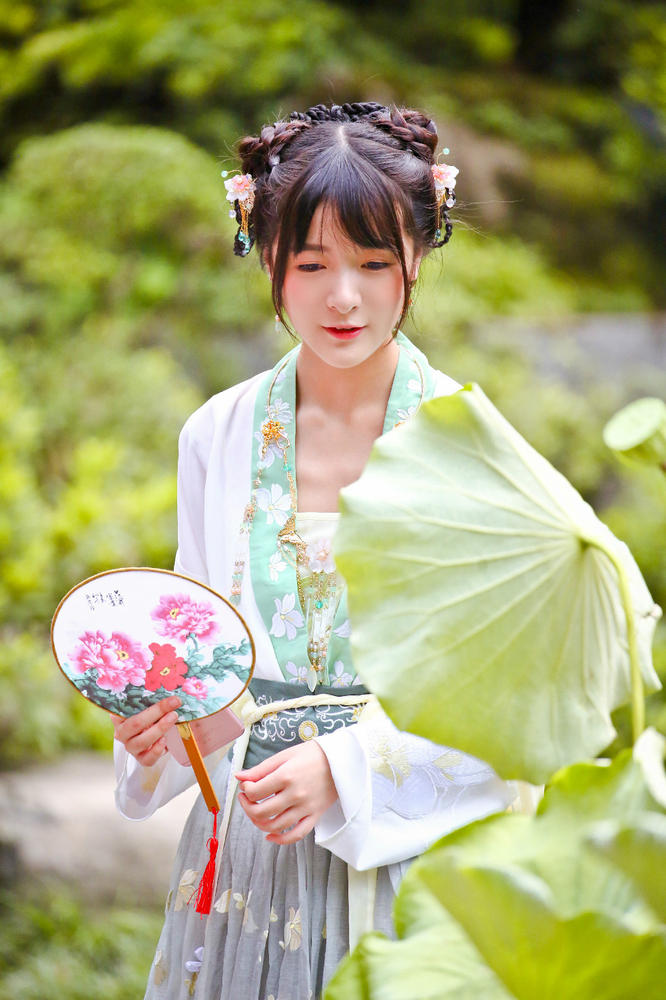 "汉服控"徐娇大玩cosplay 清新可人(组图)