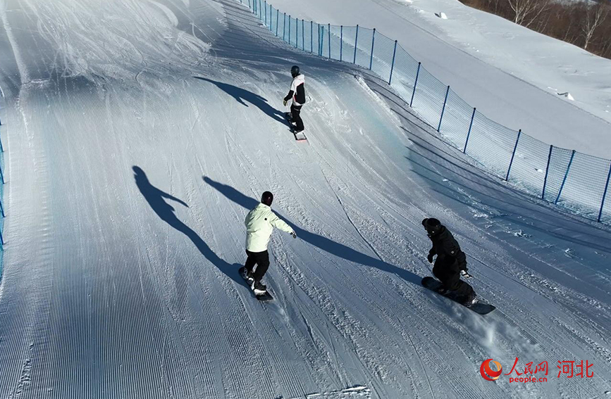 【中首】体验冠军赛道 崇礼迎来魅力滑雪季