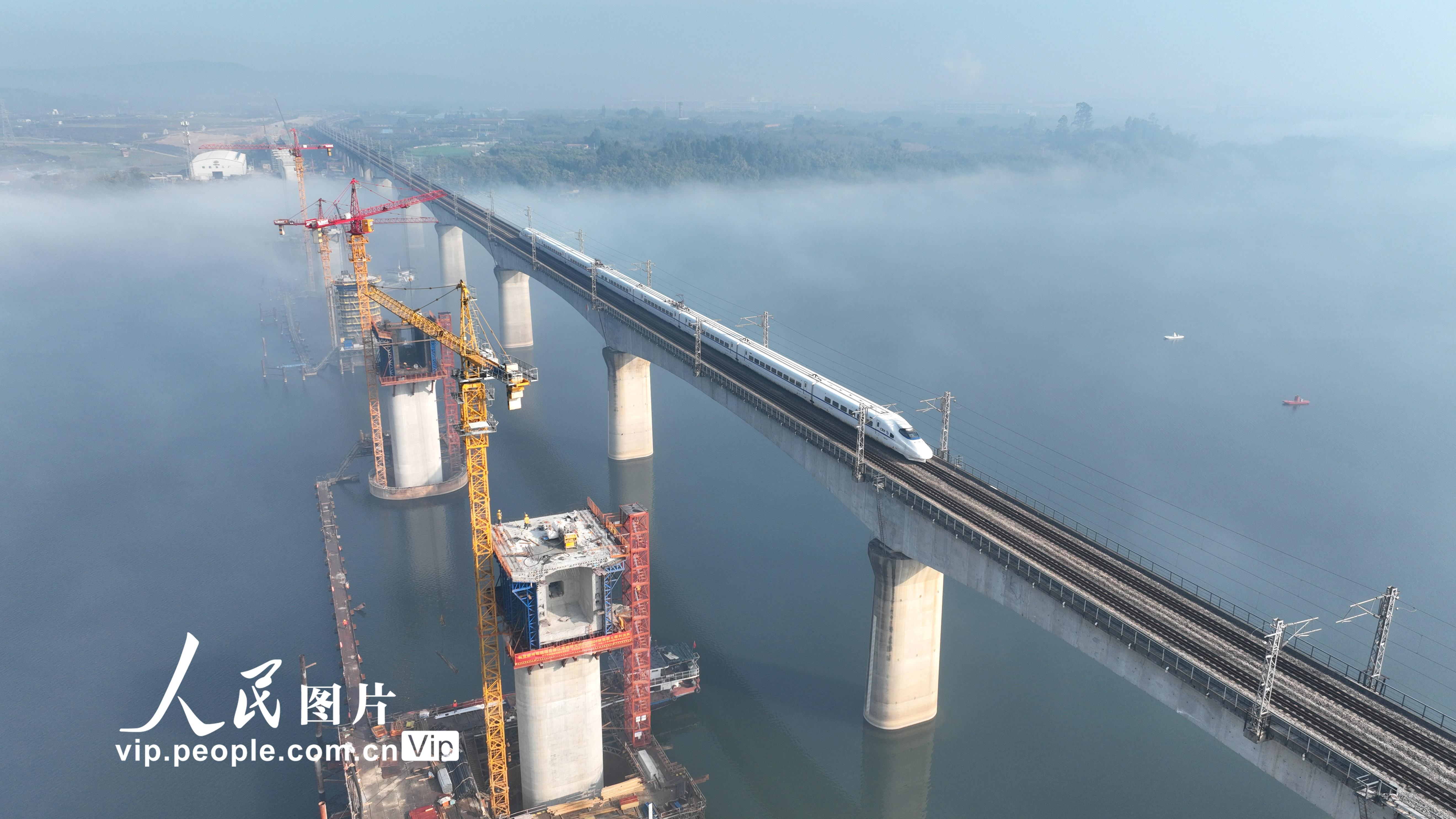 广西柳州：湘桂线柳江双线特大桥建设正酣_fororder_MAIN202301120003000596467717096