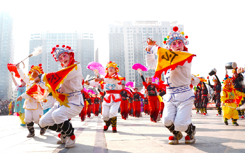 Выступление с хайянским народным танцем Янгэ на Праздник фонарей_fororder_圖片9