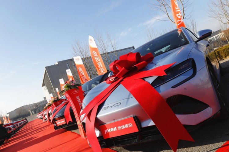 杰瑞股份重奖39名优秀员工 设专项奖励重视应届毕业生培养