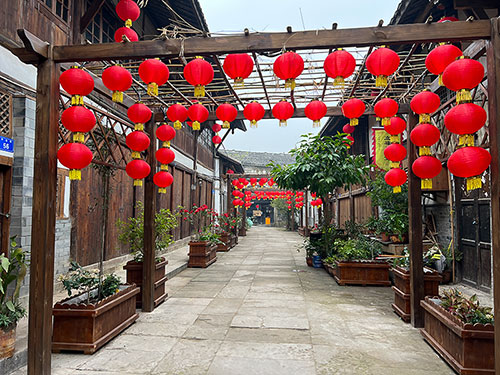 自贡沿滩区：挂上灯笼迎新年 扮靓古镇年味浓_fororder_仙市古镇挂起了灯笼