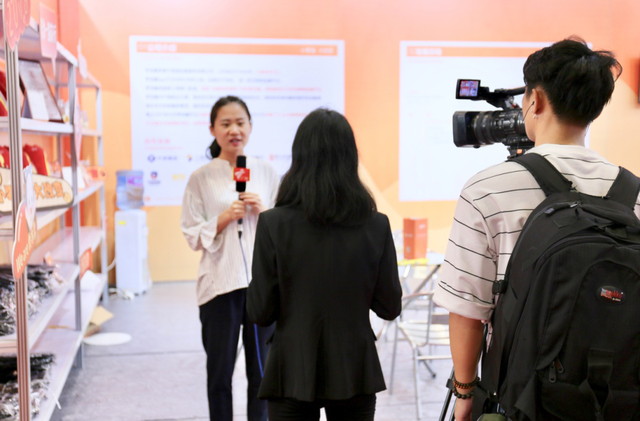 零钱罐荣获广州金融理财博览会“年度最具投资潜力互联网金融平台”奖 零钱罐荣获广州金融理财博览会“年度最具投资潜力互联网金融平台”奖