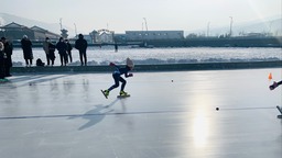 延边州中小学速滑比赛喜获10金 安图小将“冰”贵神速展风采