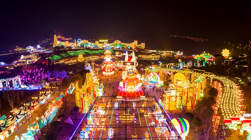 图集 | 第二十九届自贡国际恐龙灯会已准备就绪 将于1月17日璀璨开幕_fororder_2第29届自贡国际恐龙灯会现场（摄影-廖志全）