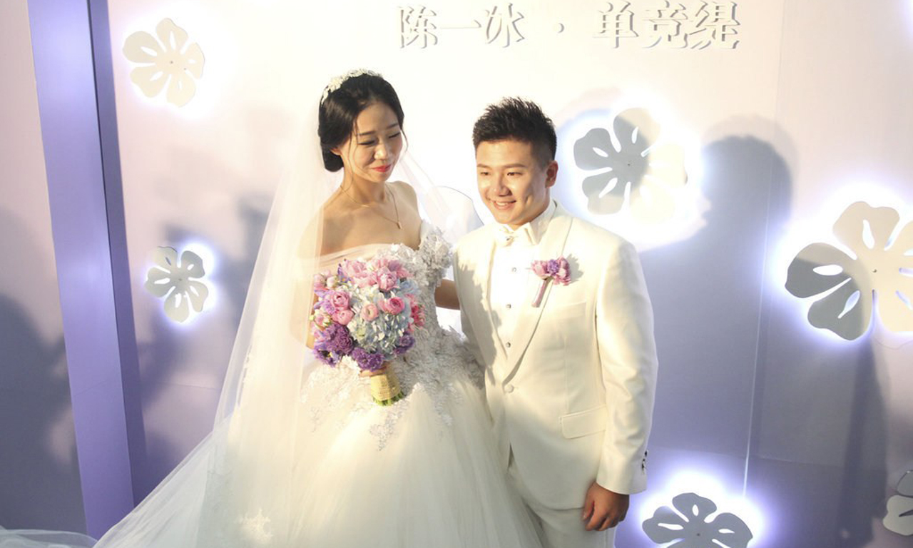 2014年10月18日,天津,陈一冰结婚迎娶单竞缇,2013年10月"吊环王子"与