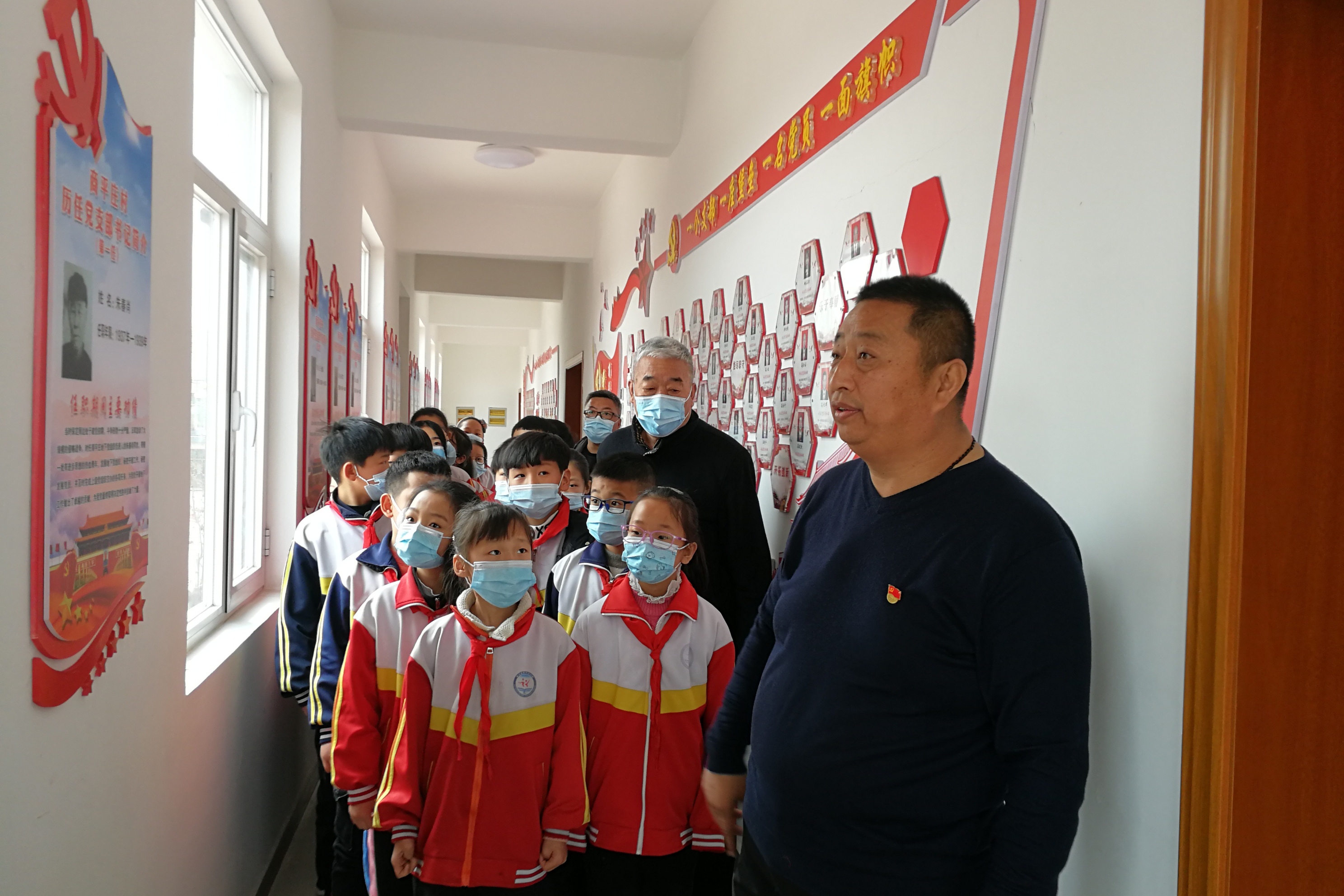 (原創)保定徐水:鄉村過大年 文明實踐“不打烊”_fororder_商平莊村史館成為文明鄉風教育“大課堂”。劉柯旋 攝