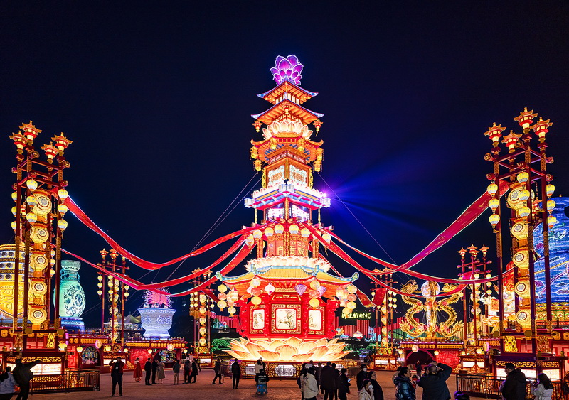 图集 | 第二十九届自贡国际恐龙灯会已准备就绪 将于1月17日璀璨开幕_fororder_5第29届自贡国际恐龙灯会现场（摄影-廖志全）