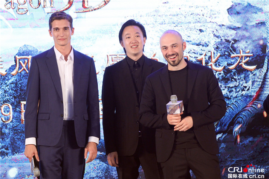 电影《他是龙》中国首映 “龙哥”寒冬半裸拍戏