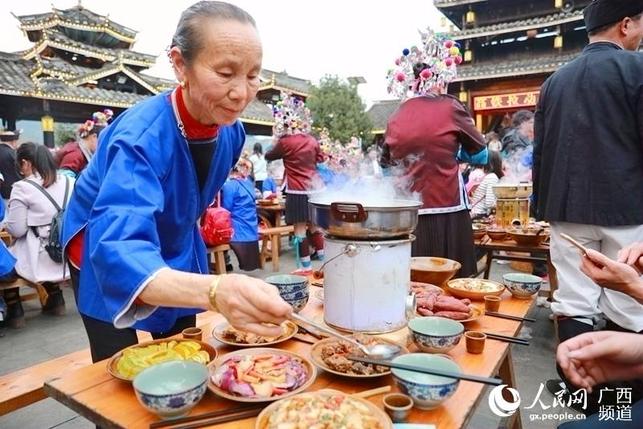 【焦点图】侗乡风情引游客纷至沓来