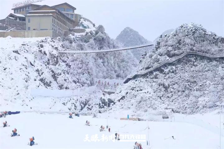 贵州：滑雪泡汤两相宜 玩转冰火两重天