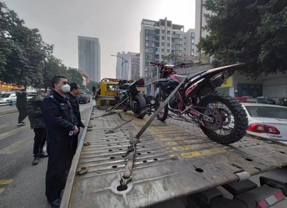 【原创】重庆九龙坡警方全面开展摩托车突出交通违法整治_fororder_微信图片_20230117112429