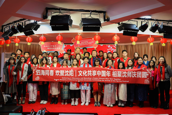 Blending the Chinese Flavor with the International Style, International Students Gather in Shenyang to Celebrate the Preliminary Eve of the Lunar New Year_fororder_辽宁频道-“中国味”对话“世界范” 海外留学生相聚沈阳过小年926