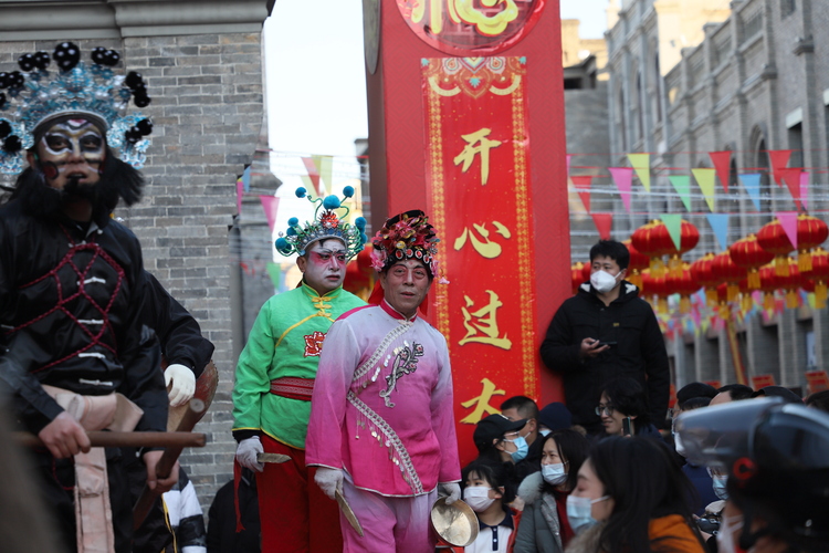 （原創）遊保定，過大年！“文旅惠民送年貨·京津遊客保定行”活動啟動_fororder_高蹺表演栩栩如生。.JPG