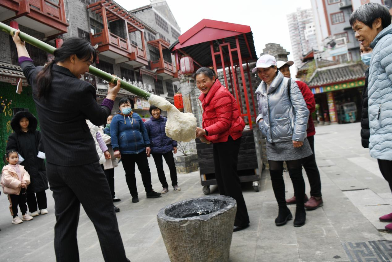 广西大化举办多彩民俗活动庆“粽粑节” 助力乡村振兴_fororder_图片23