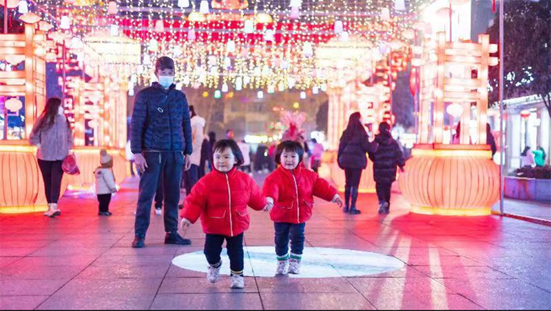 灯笼高挂年味浓 幸福满溢广元城_fororder_流光溢彩迎新春-供图-广元市委宣传部（1）