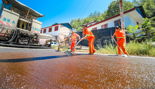 【河南供稿】河南養路工人常書攀：以路為家 護路二十載