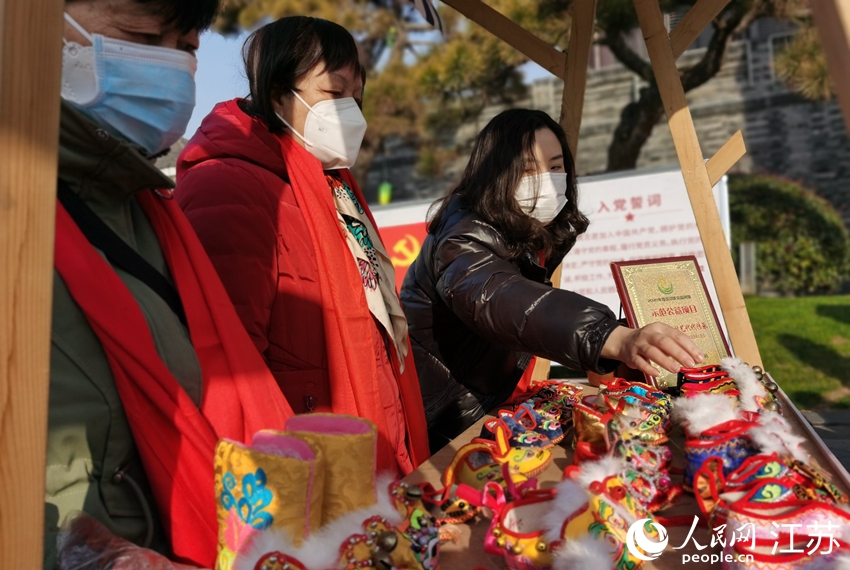 江蘇南通：巨幅春聯迎新春