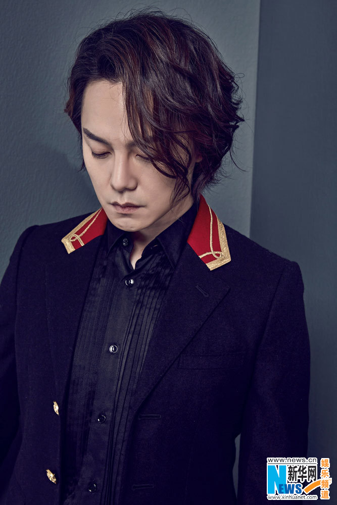 尹正初秋写真曝光 优雅随性彰显魅力