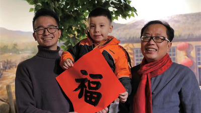 Partageant la culture sur la fête du Printemps, des amis étrangers profitent des réunions dans la province du Liaoning
