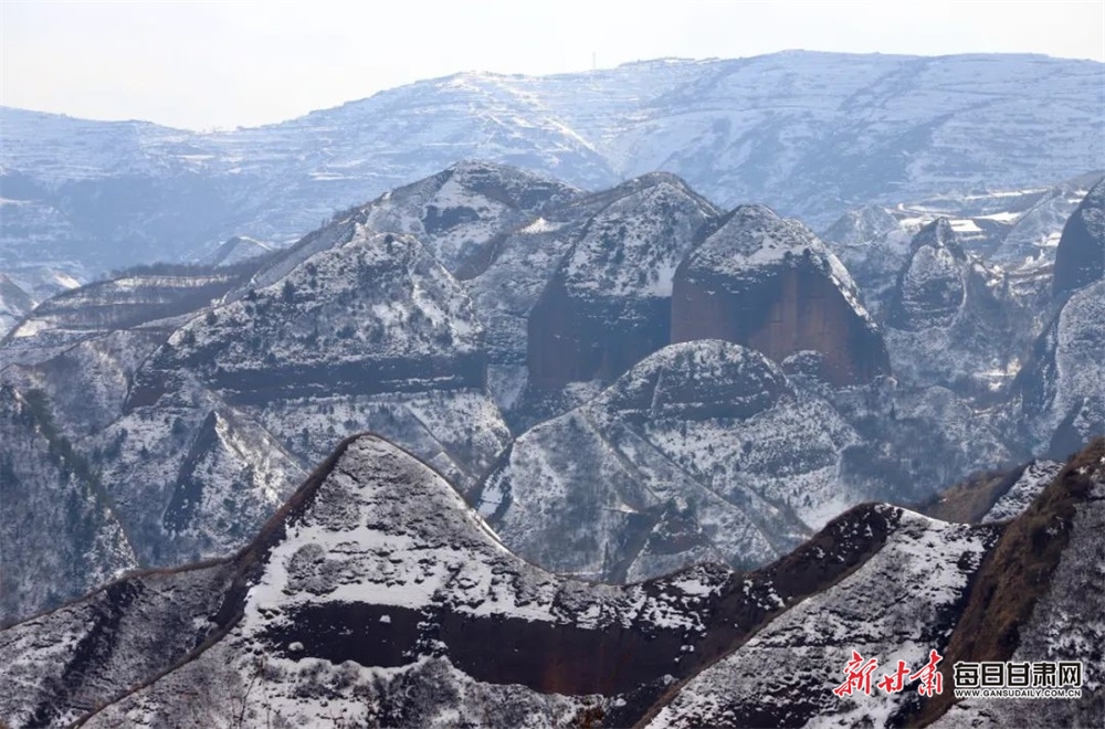 【輪播】天水：雪落武山魯班山 水墨丹霞景如畫_fororder_222