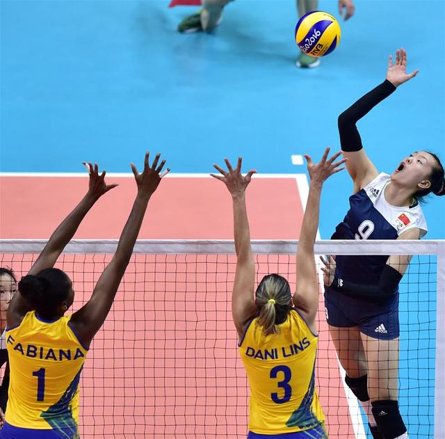在2016年里约奥运会女子排球四分之一决赛中,中国队以3比2战胜巴西队