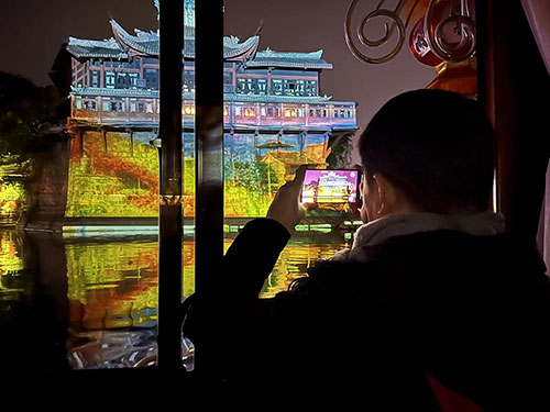 自贡“夜游釜溪”全新迎客_fororder_6夜游釜溪现场