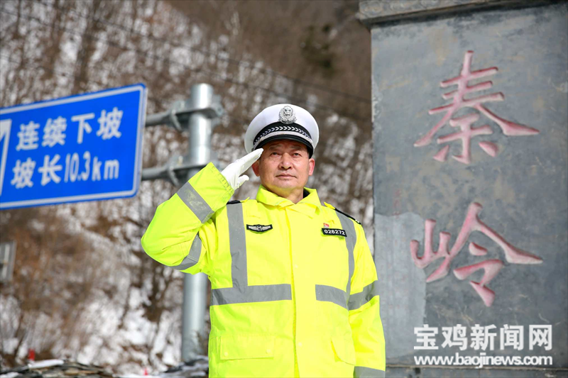 （转载）【新春走基层】宝鸡交警：春节我在岗 守护在路上