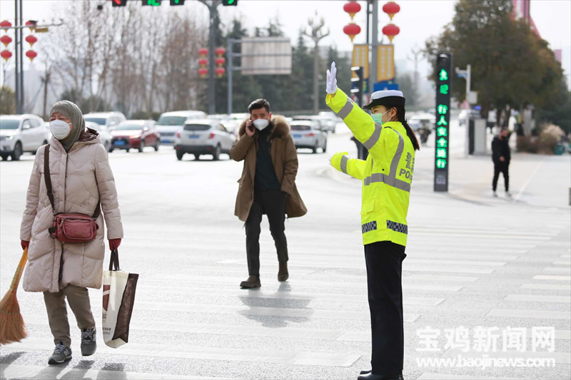 （转载）【新春走基层】宝鸡交警：春节我在岗 守护在路上