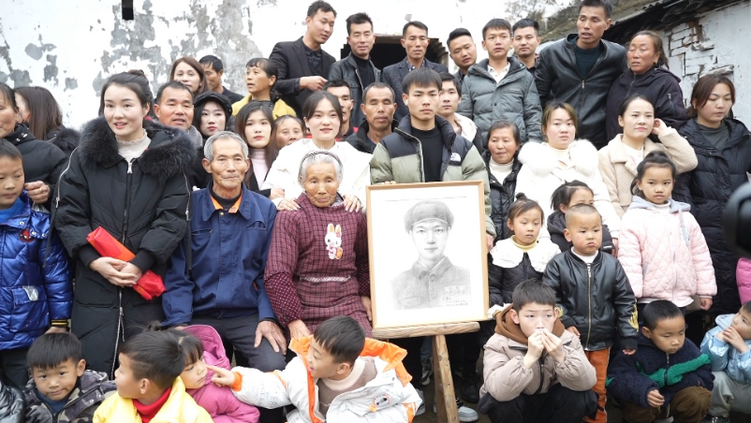 圆梦了！时隔70年，烈士遗属终于拍下这张“全家福”……