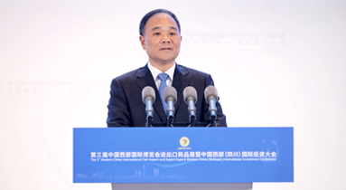 汽车频道【资讯】【人物】李书福：汽车行业的机遇与挑战