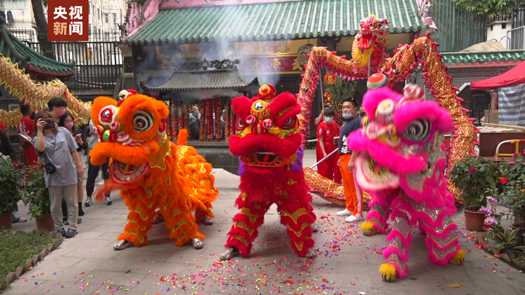 金龙巡游 许愿祈福 香港市民喜庆迎新年