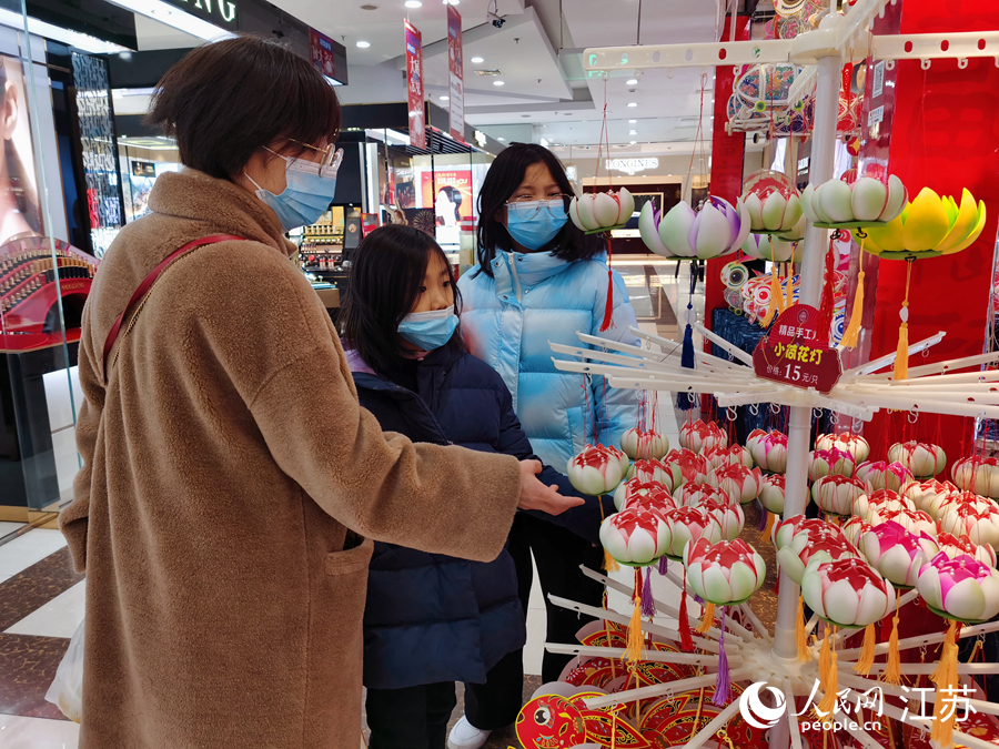 江苏如皋：非遗花灯庆新春