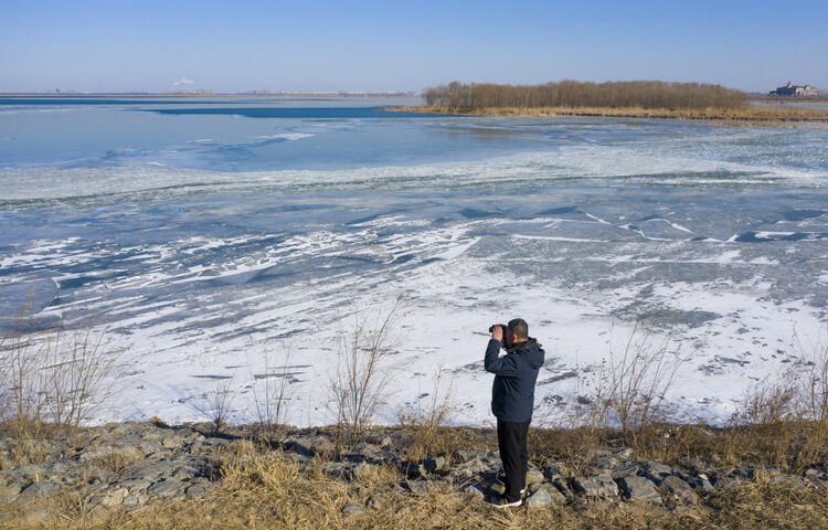 新春走基層|六年：他的春節在巡湖路上度過