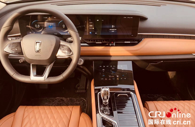 汽车频道【供稿】【资讯】突破格局 奔腾旗舰车型T99 开启中型SUV新势能