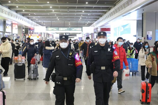 【图说上海】报警类110警情同比降24% 上海公安机关圆满完成春节假期安保工作