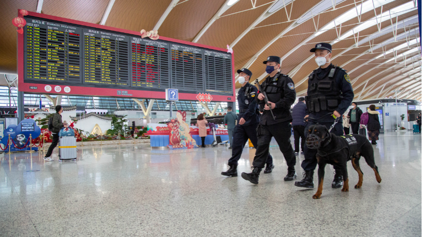 【图说上海】报警类110警情同比降24% 上海公安机关圆满完成春节假期安保工作
