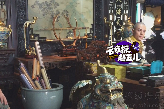 林心如怎么看？霍建华抱女演员坐大腿摸小手啦