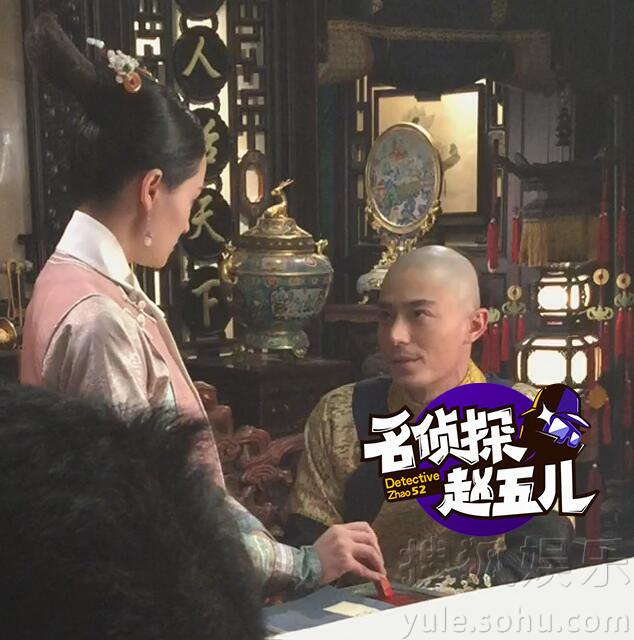 林心如怎么看？霍建华抱女演员坐大腿摸小手啦