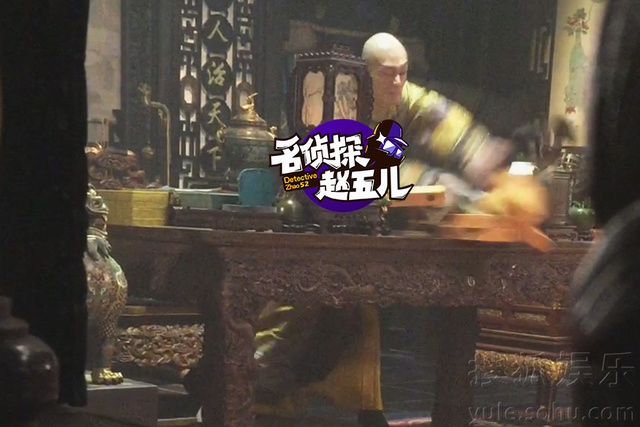 林心如怎么看？霍建华抱女演员坐大腿摸小手啦