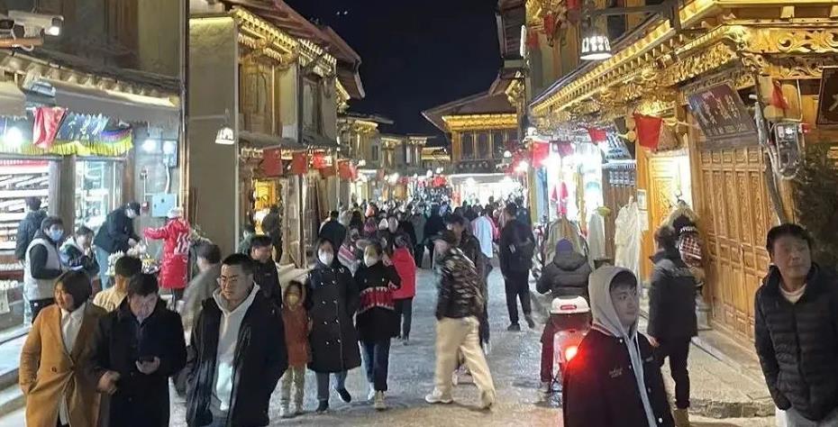 迪庆州春节旅游人数同比增长362.82 %_fororder_2