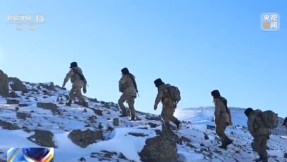 新疆“冰山哨所”：踏雪巡逻 守卫祖国边防线