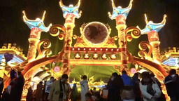 越“夜”越精彩——武漢首個“不夜城”的春節假日觀察