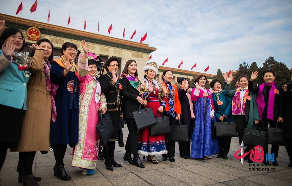 三八妇女节特刊：两会图迹 致最美的妳