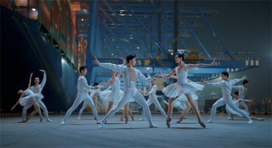 当芭蕾舞步遇见海港夜色 辽芭创意芭蕾《未来之约》“圈粉”观众_fororder_图片11