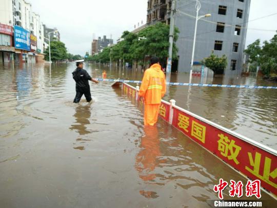 海南省将防汛防风应急响应提升至II级 临高县转移逾11000人