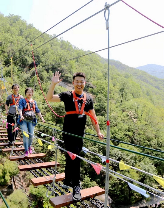 【旅遊資訊文字列表】【河南在線文字列表】【移動端文字列表】老家河南媒體采風團走進“中原第一瀑布群”龍潭溝