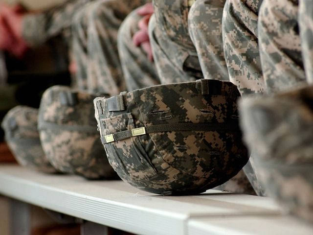 美国召回十多万顶"监狱制造"军队问题头盔